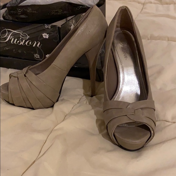 Fusion High Heel pumps - size 7 - Picture 2 of 5